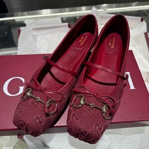 Gucci Women's Red Flats with Silver Horsebit